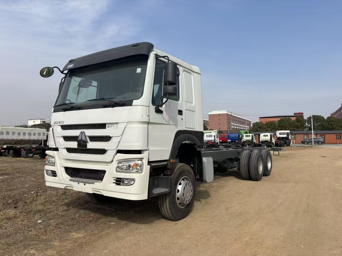 Chasis de camión HOWO 6×4 usado, 375 CV – Motor diésel WD615.47 | Eje doble HC16 | Euro II