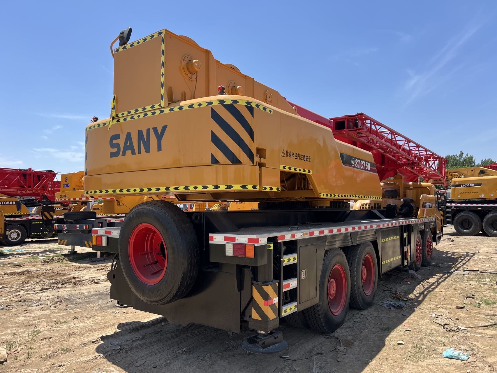 Grúa sobre camión SANY STC750 de 75 toneladas usada en venta | Equipos de elevación pesada