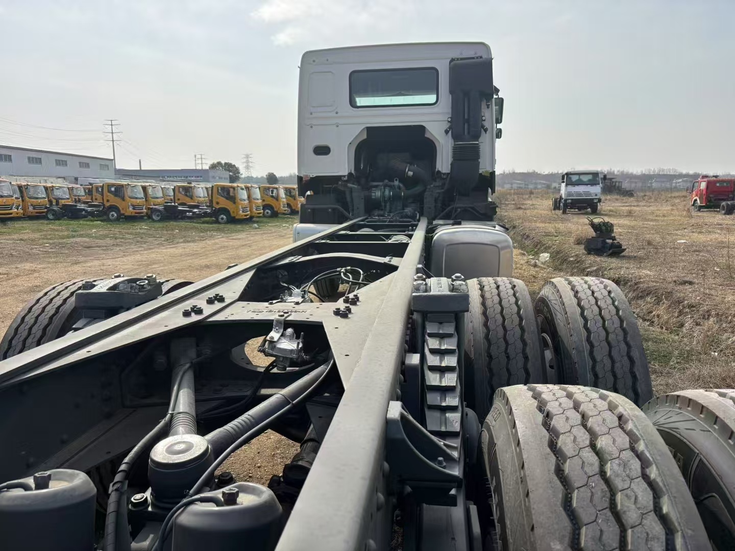 Chasis de camión HOWO 6×4 usado, 375 CV – Motor diésel WD615.47 | Eje doble HC16 | Euro II