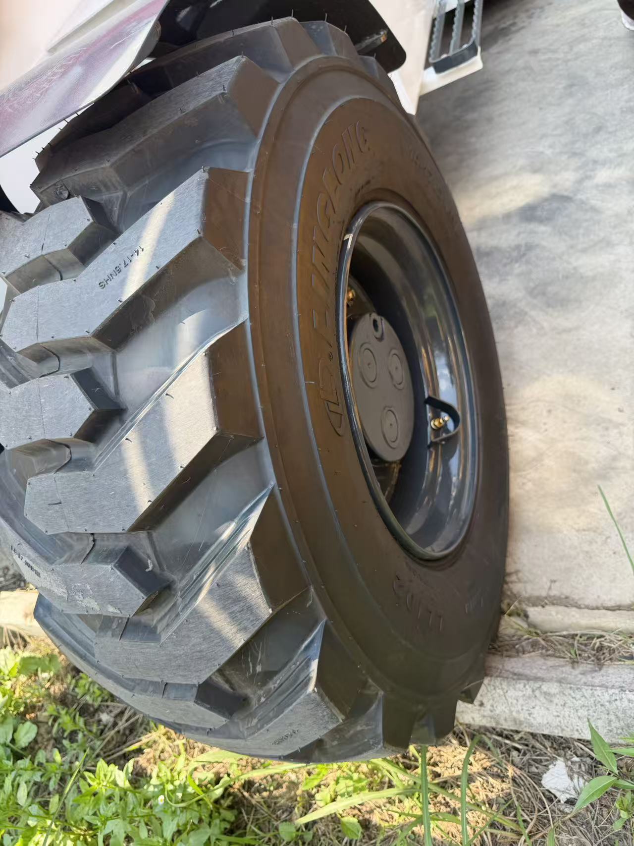 Excavadora retroexcavadora YUYAN 388 – Personalizable OEM/ODM | Estructura de acero de manganeso de alta resistencia | Calidad de referencia CAT y JCB