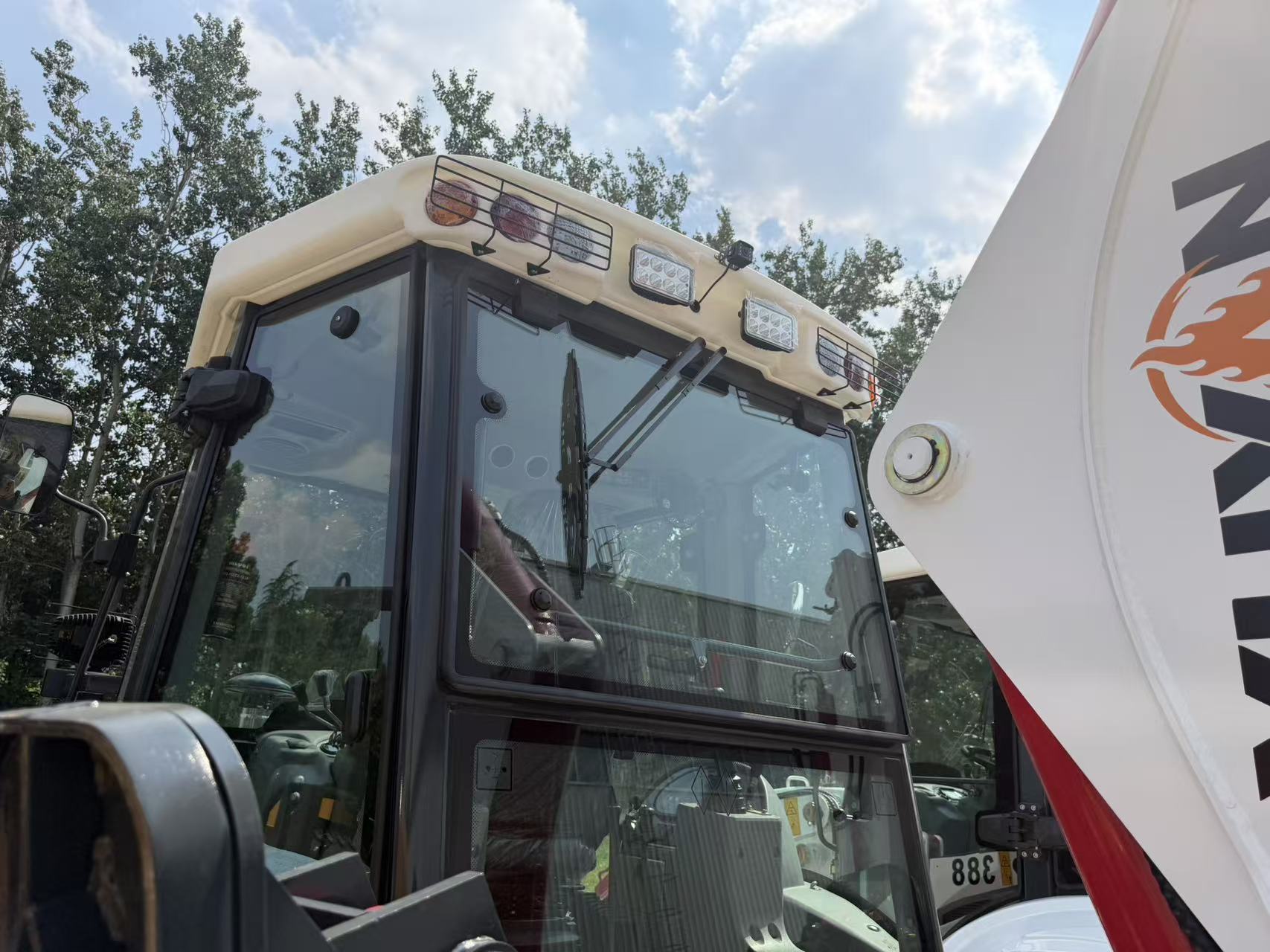 Excavadora retroexcavadora YUYAN 388 – Personalizable OEM/ODM | Estructura de acero de manganeso de alta resistencia | Calidad de referencia CAT y JCB