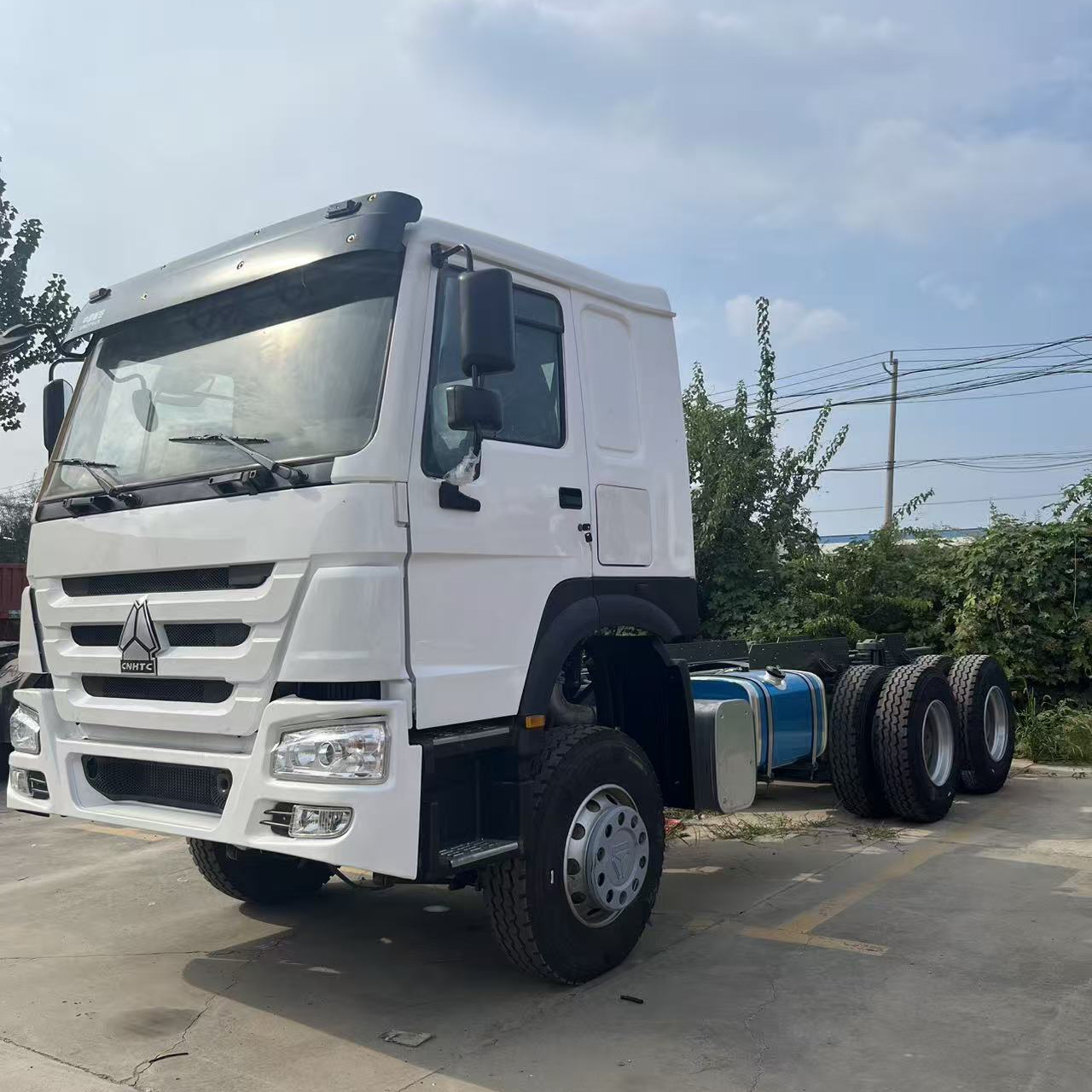 Chasis de camión volquete SINOTRUK HOWO 6×4 usado, 375 CV – WD615.47, diésel Euro II