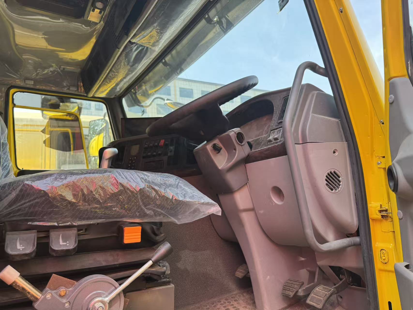 Camión mezclador de concreto pesado HOWO 8×4 de 375 CV – Euro III, usado, para construcción