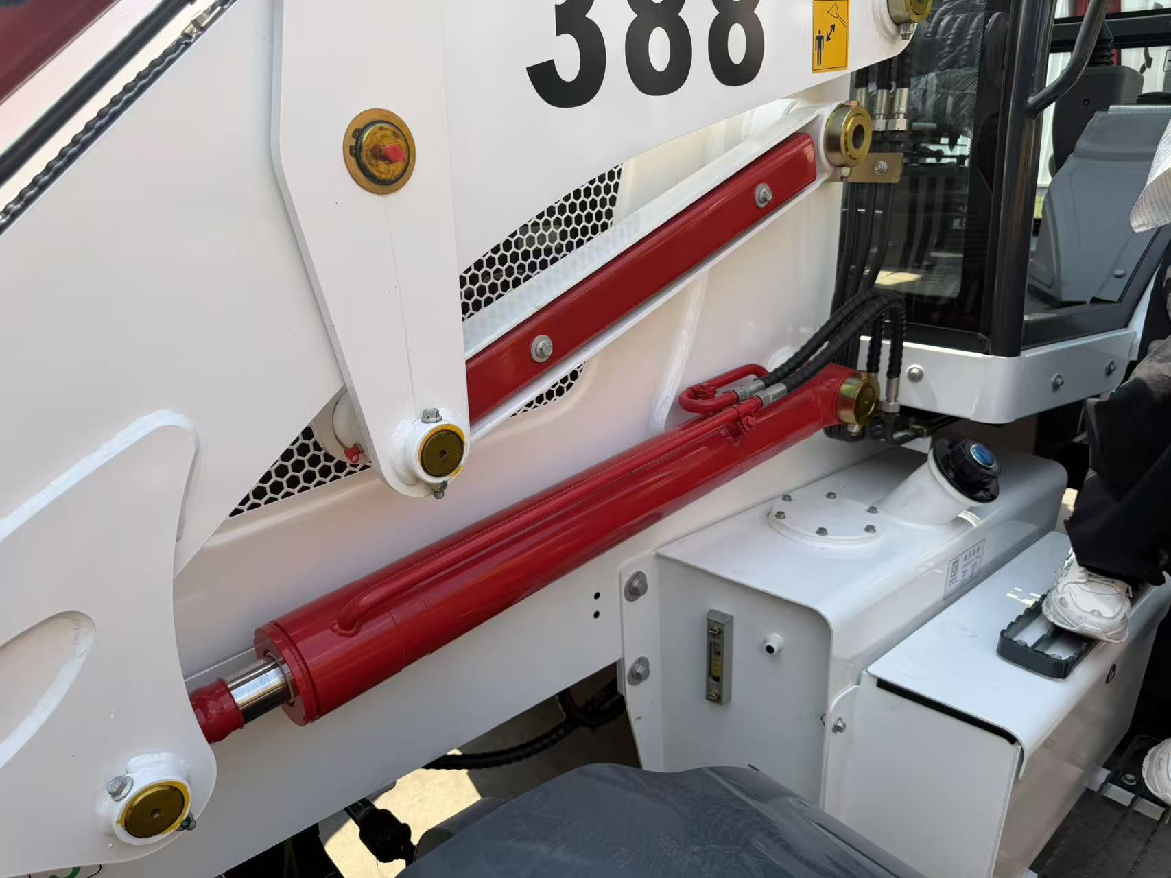 Excavadora retroexcavadora YUYAN 388 – Personalizable OEM/ODM | Estructura de acero de manganeso de alta resistencia | Calidad de referencia CAT y JCB