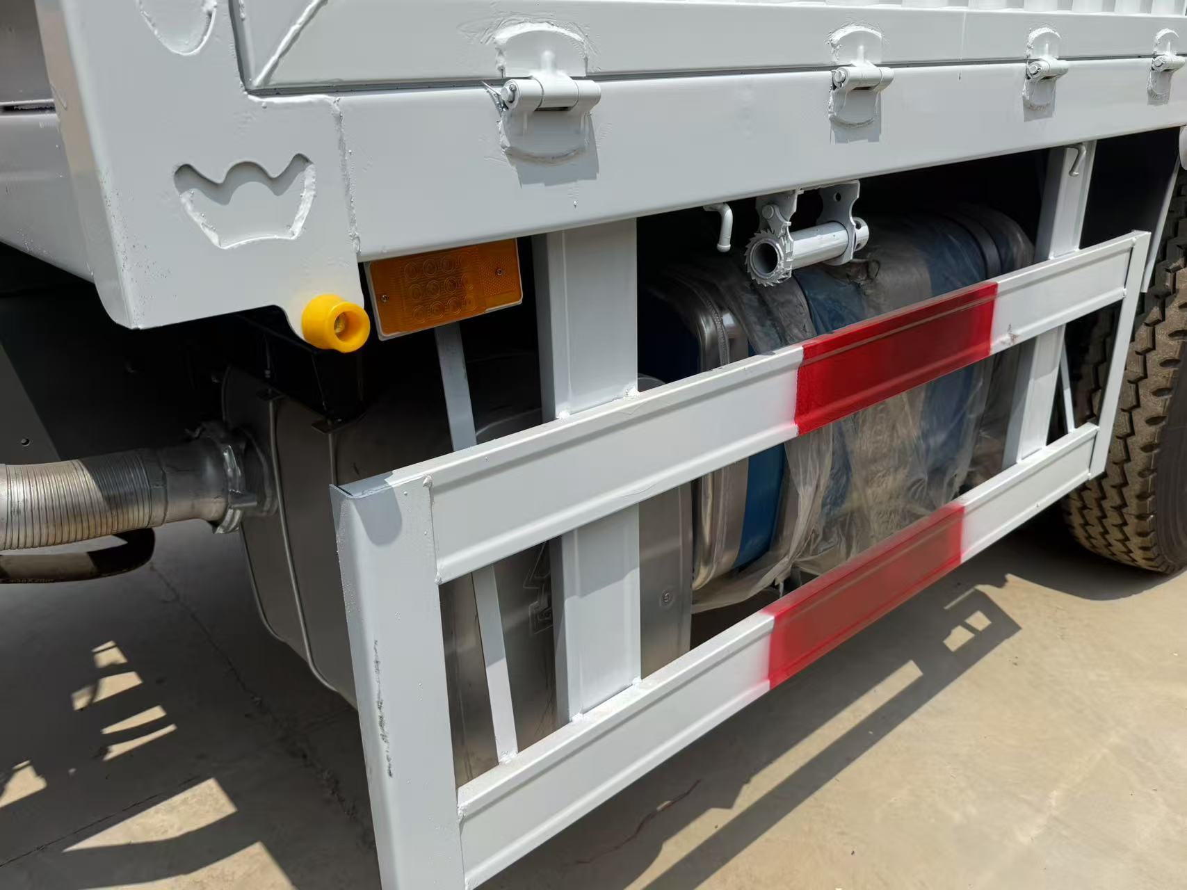 Grúa montada en camión SINOTRUK HOWO 6×4 de 14 toneladas – Motor Weichai de 380 CV | Euro III