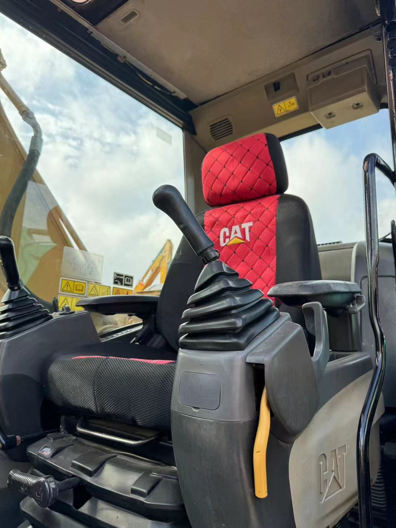Excavadora CAT 320D2 de segunda mano en venta – Excavadora hidráulica Caterpillar de 20 toneladas | Motor potente | Rendimiento confiable